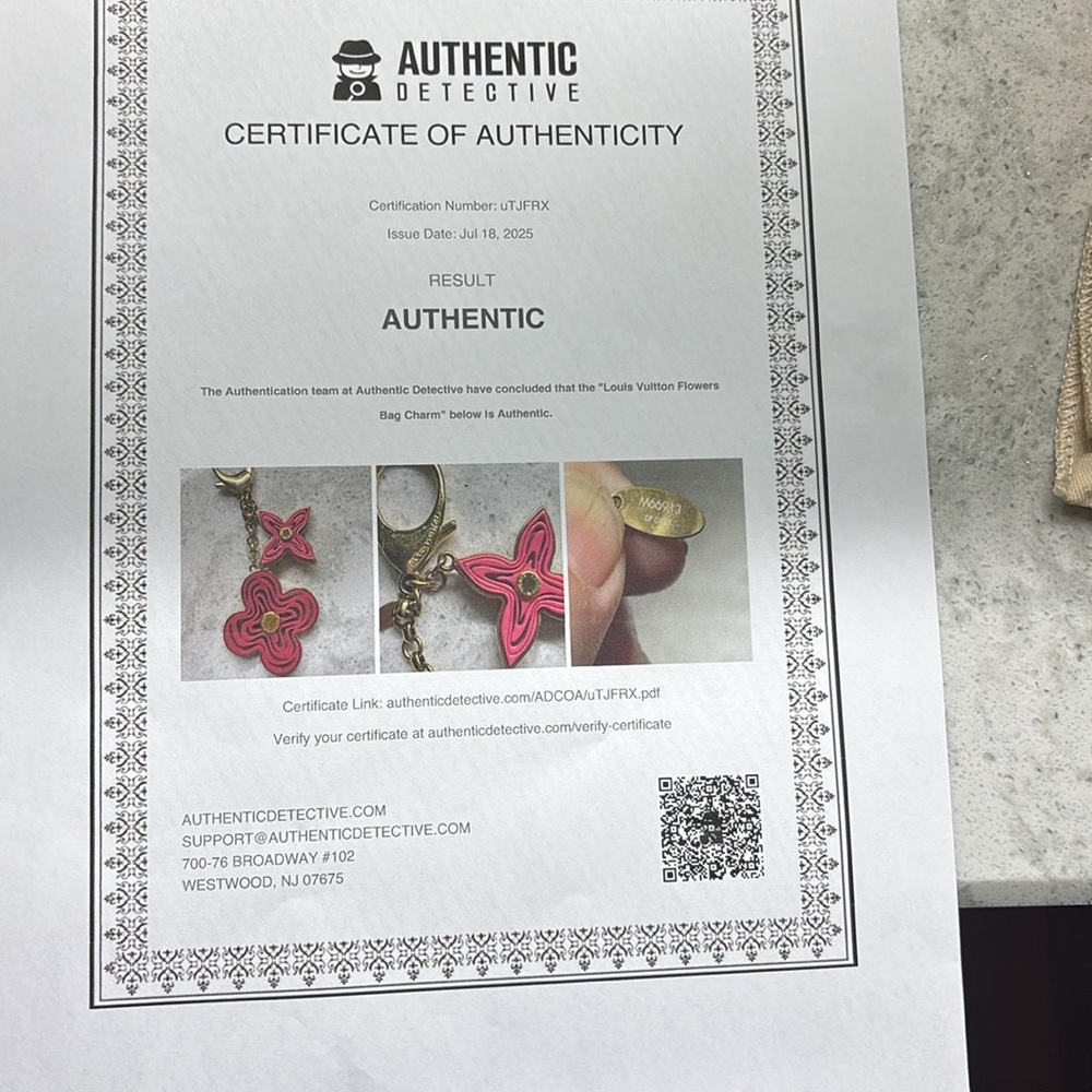 Louis Vuitton EUC limited edition floral bag charm/keychain 4 1/2 x 3 with COA - Picture 6 of 7